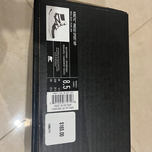 Women Winter Boots - Picture 5 of 6